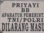tulisan-di-depan-gang-masuk-dusun-setono-di-kediri-yang-viral-karena-larangannya.jpg