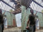 viral-rumah-di-Desa-Kutu-Wetan-Ponorogo-disambar-petir.jpg