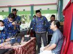 wabup-subandi-saat-memantau-perekaman-e-ktp-untuk-lansia.jpg