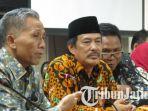 wakil-bupati-dan-sekda-sidoarjo-saat-menjawab-sejumlah-pertanyaan-wartawan.jpg