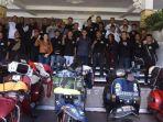 wali-kota-kediri-abdullah-abu-bakar-memberangkatkan-komunitas-dolan-numpak-vespa.jpg