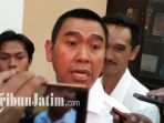 wali-kota-malang-moch-anton-saat-keluar-dari-kantornya-setelah-kpk-menggeledah-balai-kota-malang_20170809_200421.jpg