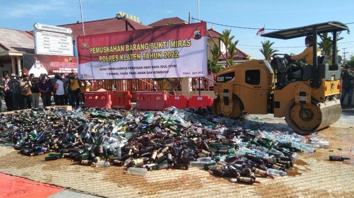 10.057 Botol Miras Ilegal Dimusnahkan Polres Klaten
