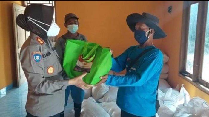 250 Paket Beras Diberikan untuk Pemulung di TPST Piyungan