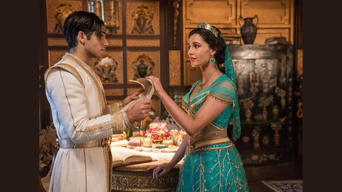 Mena Massoud sebagai Aladdin dan Naomi Scott sebagai Jasmine dalam live-action 