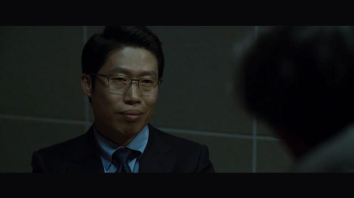 Potret Yoo Hae-Jin yang berperan sebagai Choi Sang-Moo dalam film 