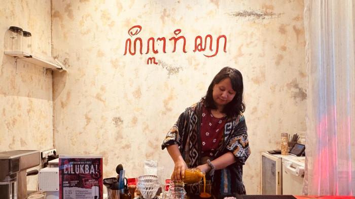 Kisah Ayu Penyaji Jamu di Kedai Kopi Punk Ala Rich Yogyakarta