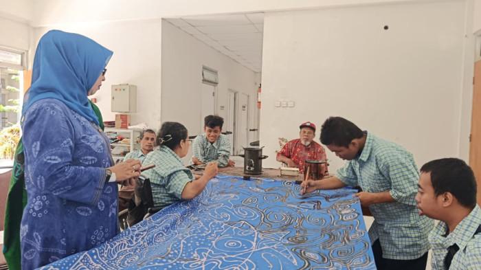 Berbagi Keterampilan Batik untuk Kemandirian Penyandang Disabilitas