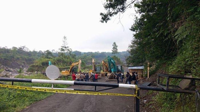 Direktorat Tindak Pidana Tertentu (Dirtipidter) Bareskrim Polri membongkar praktik penambangan pasir ilegal di kawasan Taman Nasional Gunung Merapi (TNGM), tepatnya di alur Sungai Batang, Desa Ngablak, Kecamatan Srumbung, Kabupaten Magelang, Sabtu (1/11/2025)