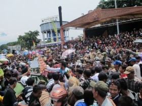 Ribuan Masyarakat Magelang Berebut Gethuk