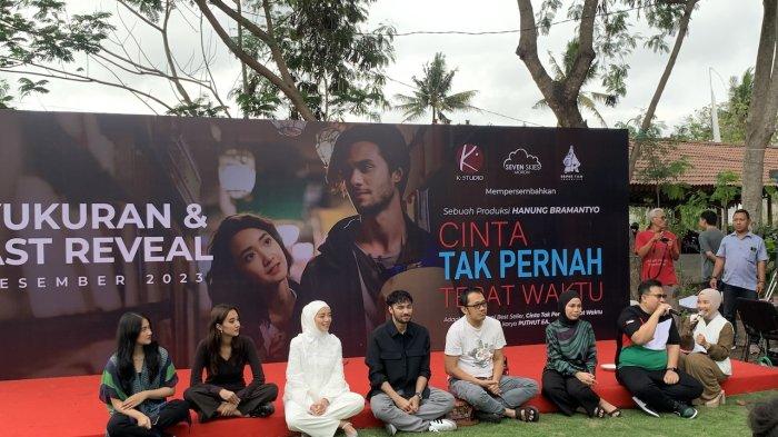 Bintangi Film Cinta Tak Pernah Tepat Waktu, Refal Hady Pelajari Dialek Bahasa Jawa