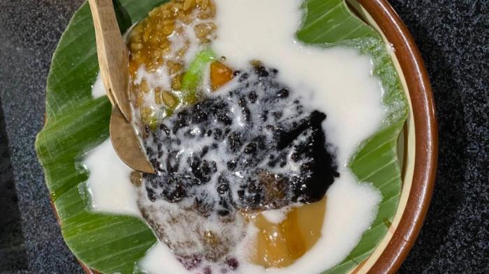 Satu porsi bubur jenang Yu Jumilah.
