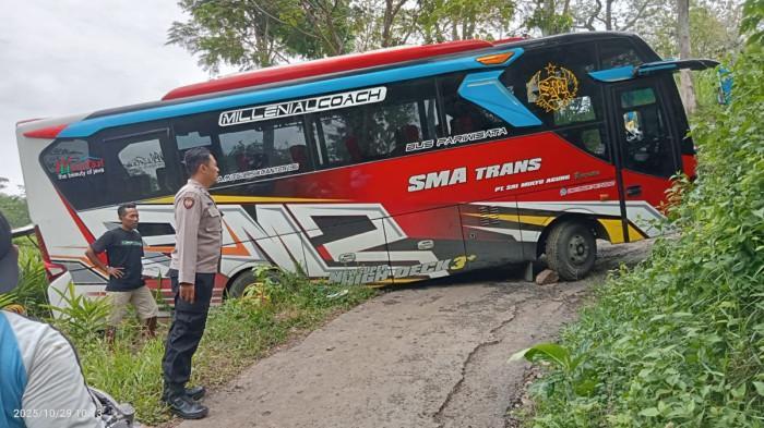 Cerita Rombongan Peziarah Asal Ngawi Terjebak Tanjalan Ekstrem di Pati Gara-gara Google Maps