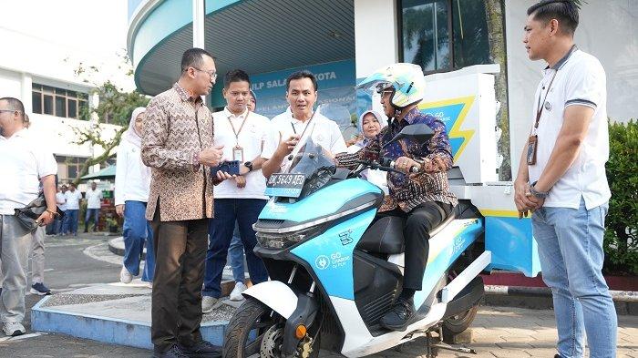 Direktur PLN Resmikan ‘Go Charge’, Layanan Pengisian Motor Listrik Mobile di PLN UP3 Salatiga
