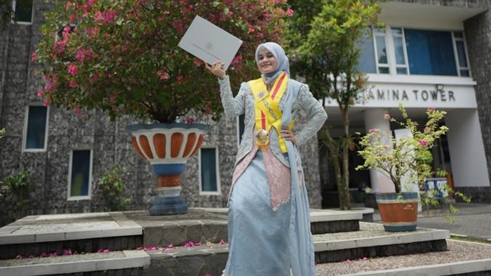 Kisah Roro Widya, Lulus Doktor dalam Waktu 2 Tahun 10 Bulan di UGM