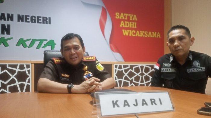Kajari Sleman, Bambang Yunianto bersama Kasi Pidana Khusus, Indra Saragih saat menyampaikan keterangan kepada media, Selasa (18/11/2025)