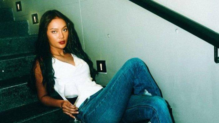 Biodata Erika Carlina yang Kalahkan Raisa dan Anya di Pertandingan Ganda Putri Tepok Bulu 2022