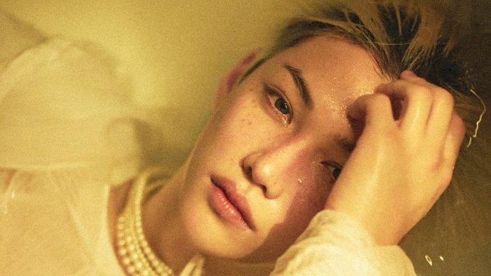 Lirik Lagu dan Terjemahan Deep End Felix Stray Kids, I'm Sinking in the Deep End
