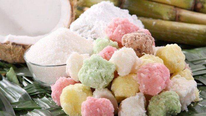 Geplak - Makanan khas Bantul yang terbuat dari kelapa, dula, dan bahan lainnya.