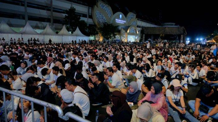 KONSER AMAL - Konser amal bertajuk Jogja Hanyengkuyung Sumatra di selasar timur Stadion Maguwoharjo, Sleman, Selasa malam, 23 Desember 2025. Sejumlah nama tampil bergantian, mulai dari Letto, Jikustik, Shaggydog, Ngatmombilung, Wawes, Rebellion Rose, Kunto Aji, hingga berbagai komunitas musik Yogyakarta lainnya.