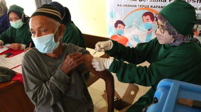 KAI Beri Bantuan dan Vaksin untuk 500 Masyarakat Gunungkidul