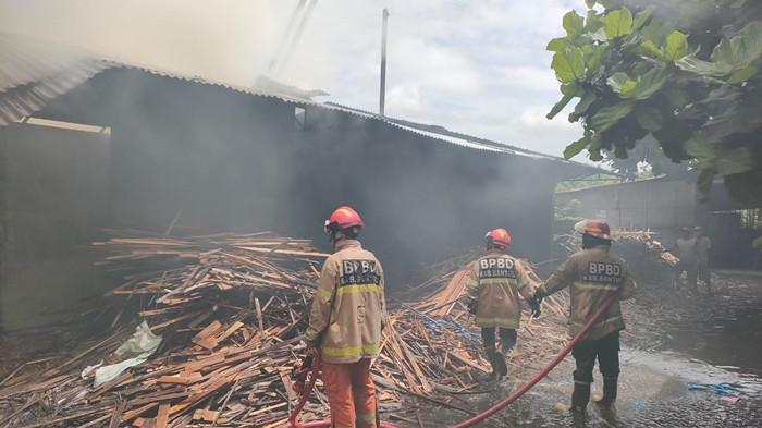 Dua Kebakaran Terjadi dalam Sehari di Bantul, Pabrik Furnitur dan Rumah Warga Dilalap Si Jago Merah