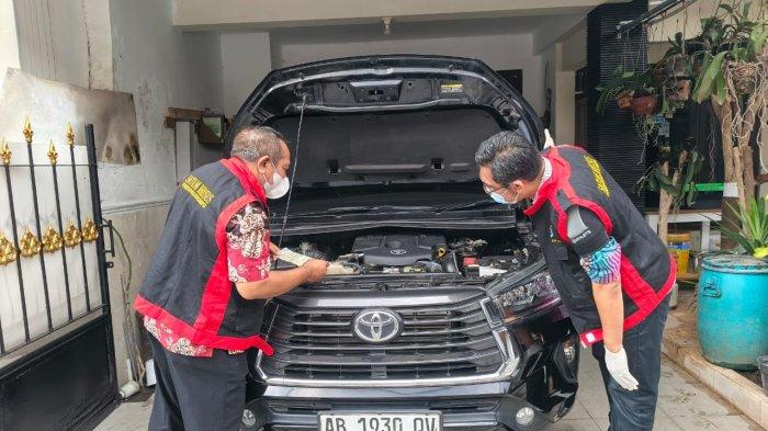 SITA BARANG BUKTI: ,Penyidik menemukan dan melakukan penyitaan barang bukti berupa 1 unit mobil Toyota Innova dan 6 jam tangan berbagai merk,  Jumat (26/9/2025).