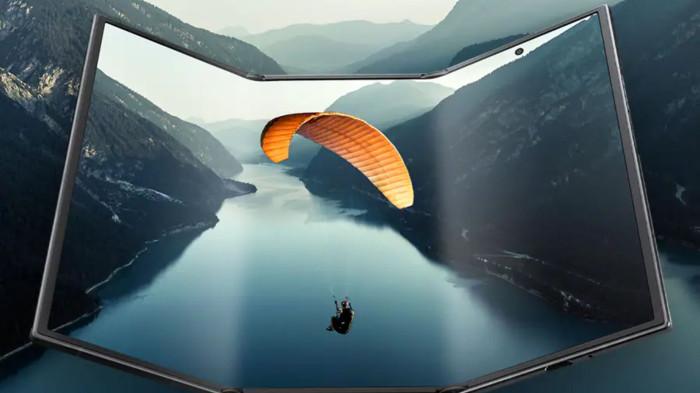 Samsung Galaxy Z TriFold mengusung layar besar 10 inci saat dibuka.