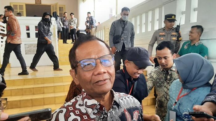 Mahfud MD Nyatakan Siap Dipanggil KPK Soal Dugaan MarkUp Proyek Whoosh Jakarta-Bandung