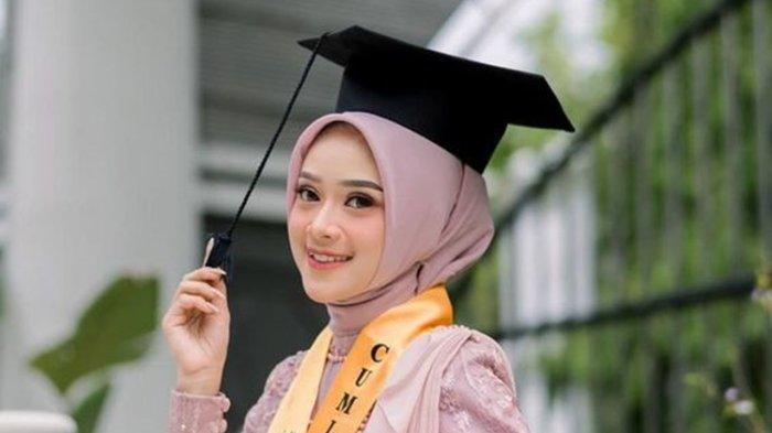 10 Tips Makeup Wisuda Tahan Lama dan Tampak Flawless Sepanjang Hari