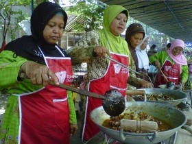 Masak Tongseng Massal untuk Pecahkan Rekor Muri