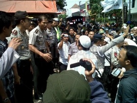 Massa FPI Datangi Mapolda Jateng