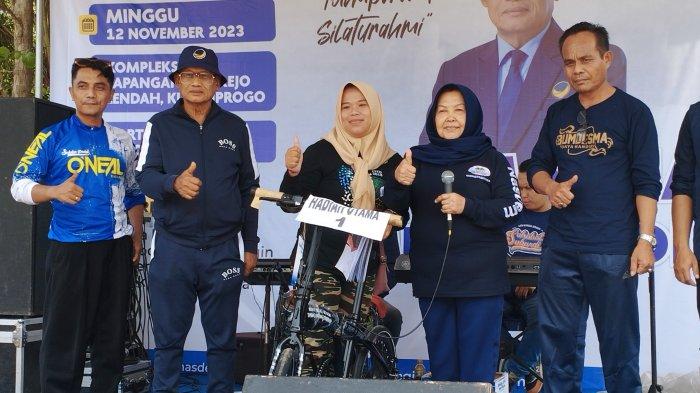 Mbah Bardi Hibur Warga Sidorejo Lendah Kulon Progo Lewat Senam Bersama