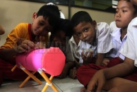 Hari Pertama Masuk Siswa Diajak Buat Bedug