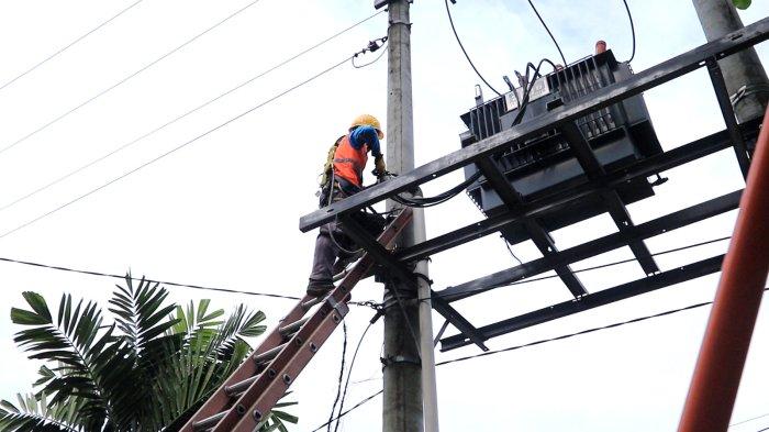 Mengenal Lebih Dekat Petugas Pelayaan Teknik PLN, Siap Siaga 24 Jam Layani Pelanggan