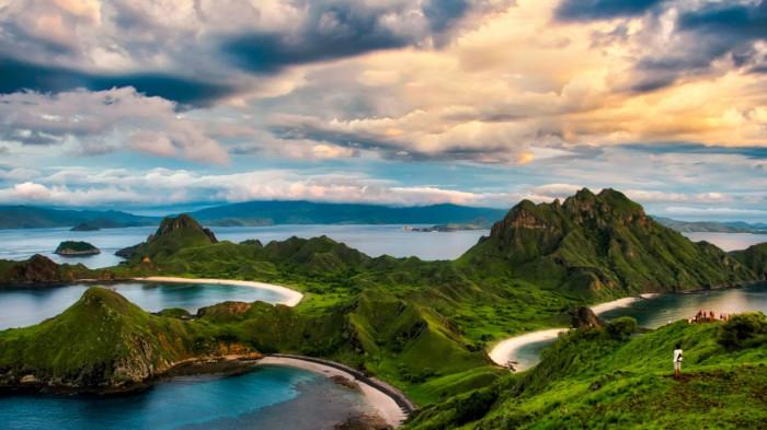 Padar Island, Komodo (unsplash.com/fnhaven)