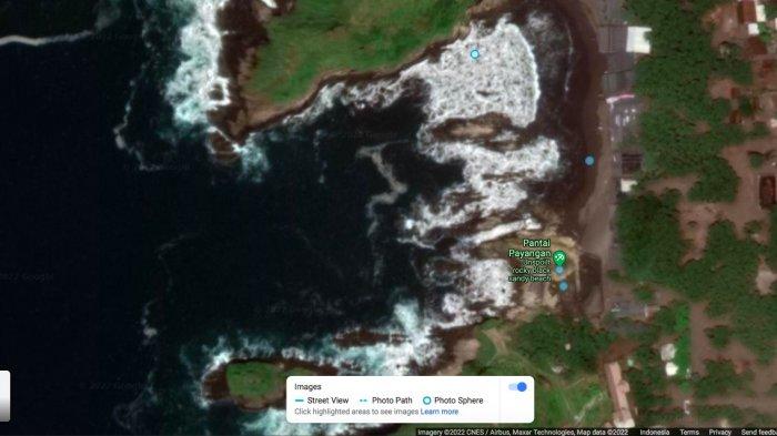 Belasan Orang Terseret Ombak Saat Ritual di Pantai Payangan Jember