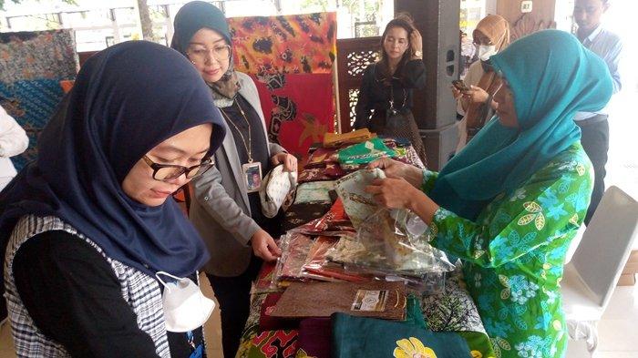 Ratusan Batik Tulis Karya Difabel Kota Magelang Dipamerkan, Ada yang Termahal Seharga Rp2 Juta