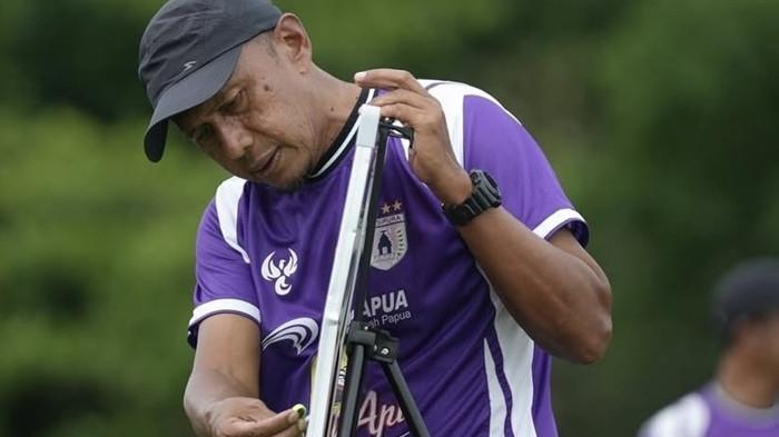 Tiga Pesan Menyentuh Rahmad Darmawan buat Pemain Persipura Sebelum Lawan PSS Sleman