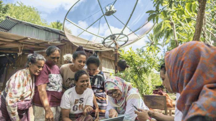 Dyah dan tim LAWE saat proses penelitian buku 