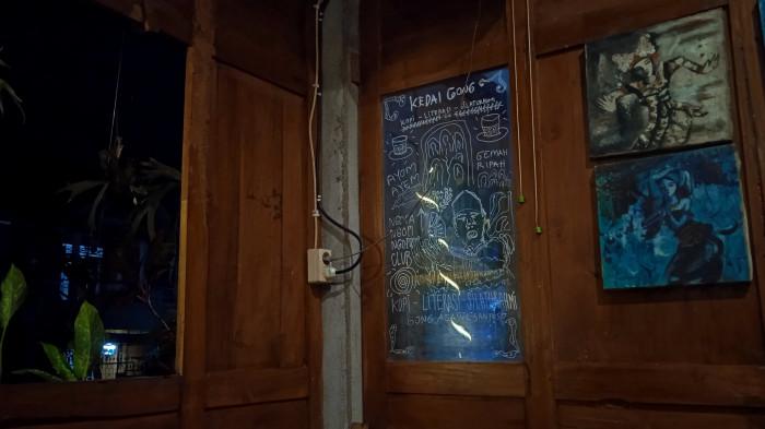 Pojok Ruang Kedai Gong