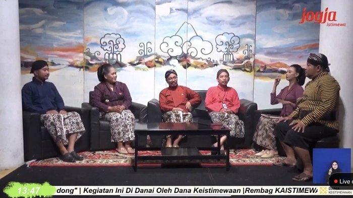 Watu Gendong, Pesona Batu Purba yang Jadi Magnet di Gunungkidul