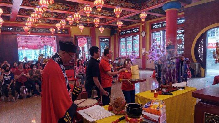 Ritual Ci Swak di Klenteng Liong Hok Bio Magelang, Tradisi Tolak Bala Penutup Perayaan Imlek