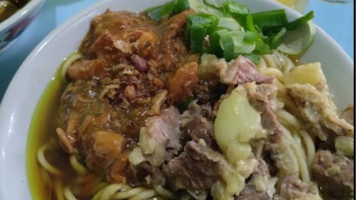Sajian Mie Ayam Pak Tekun dan Tetelan