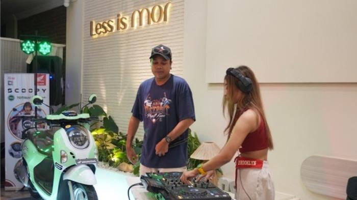 SCOOPY COFFE - Lewat acara bertajuk Scoopy Coffee Rave Vol. 1, Sabtu (23/8/2025), Astra Motor Yogyakarta menggabungkan dunia otomotif, musik, kafe lokal, dan olahraga komunitas dalam satu acara keren.