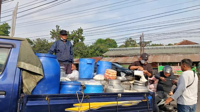 Susu Segar Pak Pri Jalan Kaliurang KM 7, Kabupaten Sleman, DI Yogyakarta