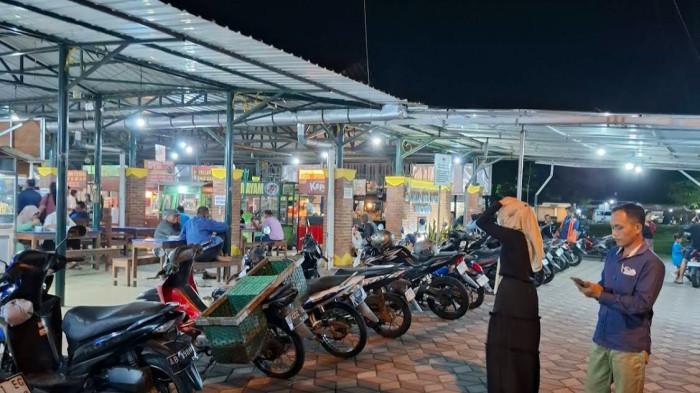 Ramainya Pembelian di Taman Kuliner Imogiri