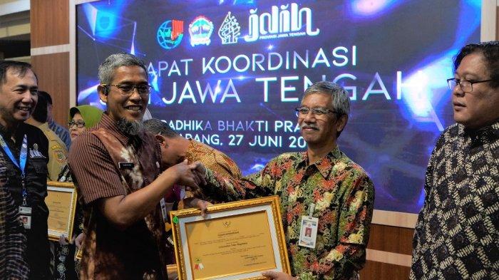 Untidar Magelang Terima Penghargaan JDIH Perguruan Tinggi 2023 dari Pemprov Jateng