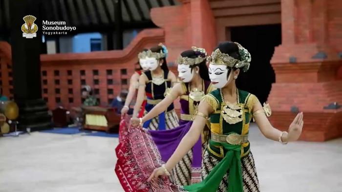 Wayang Topeng Panji (sumber: youtube.com/museumsonobudoyo)