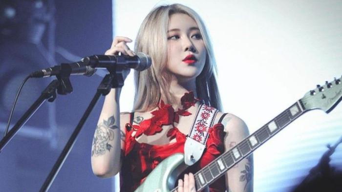 Lirik dan Terjemahan Lagu Mirror – Yerin Baek, Penyanyi Terkenal di Korea